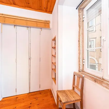아파트 Guestready - Amazing Near National Pantheon! 리스본