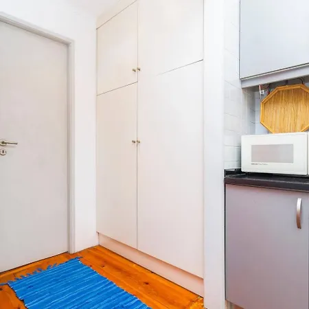 아파트 Guestready - Amazing Near National Pantheon! 리스본